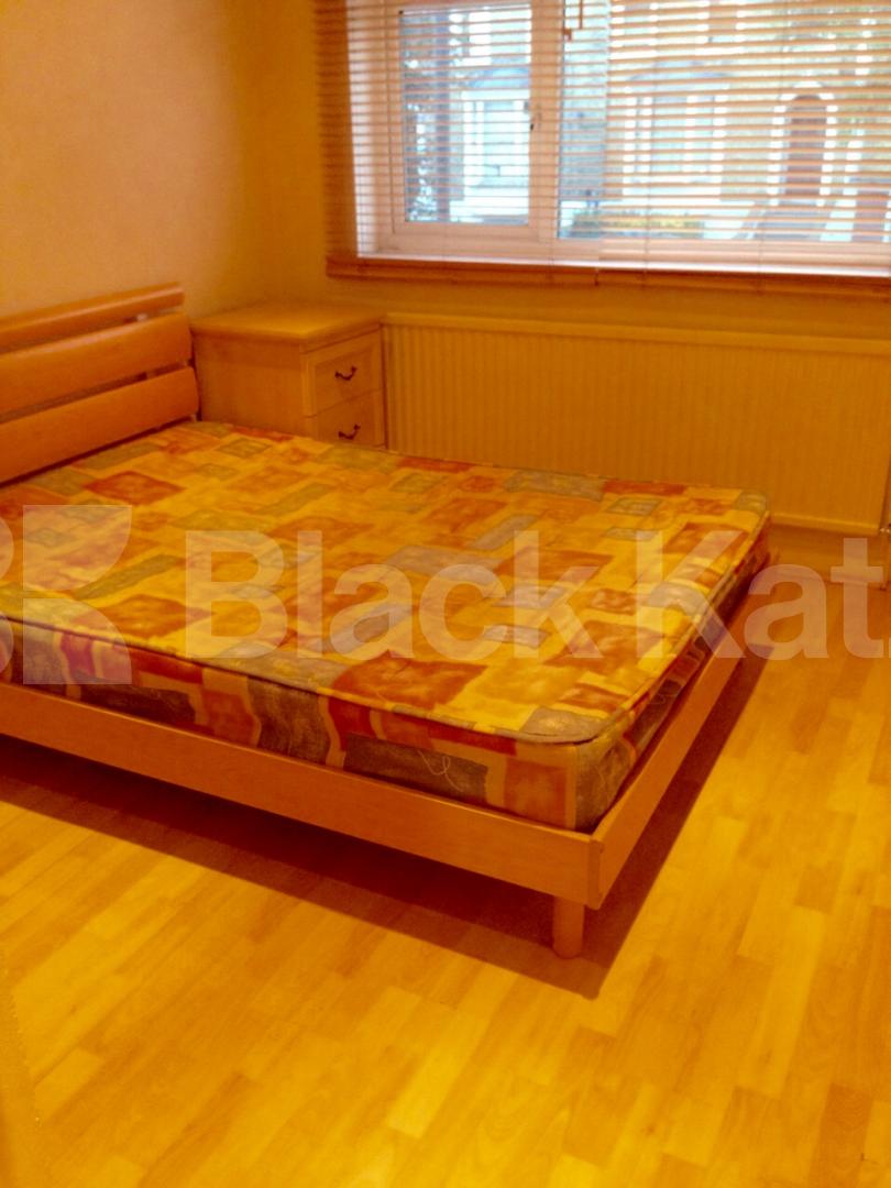 			NEW INSTRUCTION, 3 Bedroom, 1 bath, 1 reception Apartment			 Merton Road, Wimbledon 